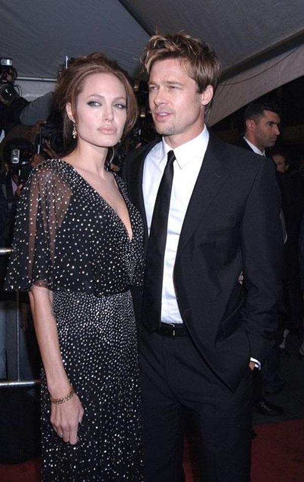 Eski eşiyle anlaşmaya varmak için iki yol sunan Jolie; şaraphanesini satabileceğini veya Pitt'e hislerini satmasını önerdi.