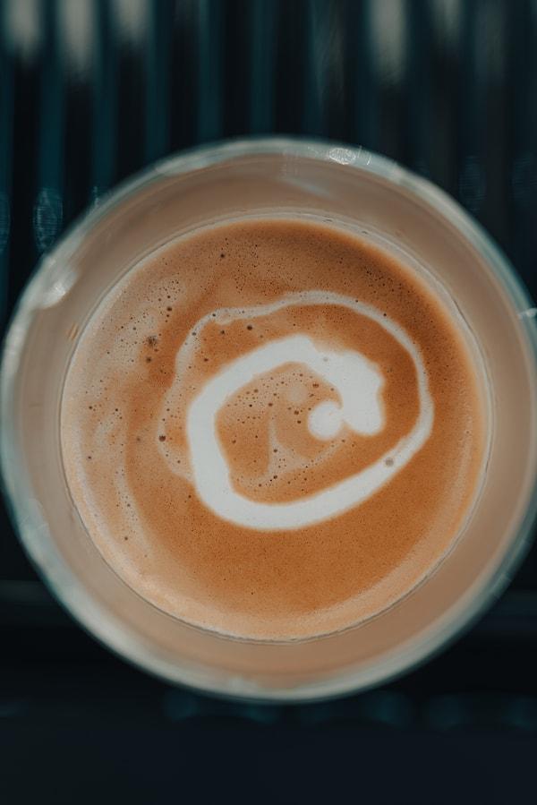 Latte, cappuccino, machiato, americano ve bunlara ek 8 farklı çeşit kahveyi tek bir makinede yapabileceğinizi söylesek?