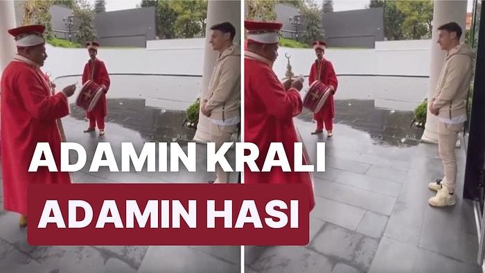 Mehter Takımı Mesut Özil'in Doğum Gününü Özel Besteyle Kutladı: 'Adamın Kralı, Adamın Hası'