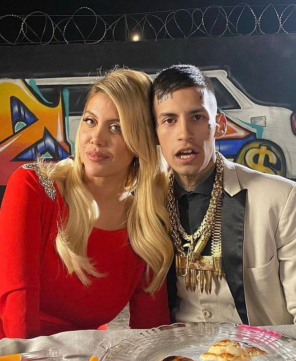 Arjantinli rapper L-Gante ile ilişkisi olduğu yazılan Wanda Nara, sanatçının son klibinde birlikte rol aldı.