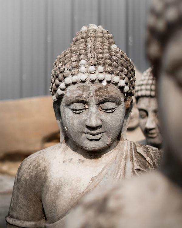 6. Dünyanın en büyük on heykelinden sekizi Buda heykelidir.