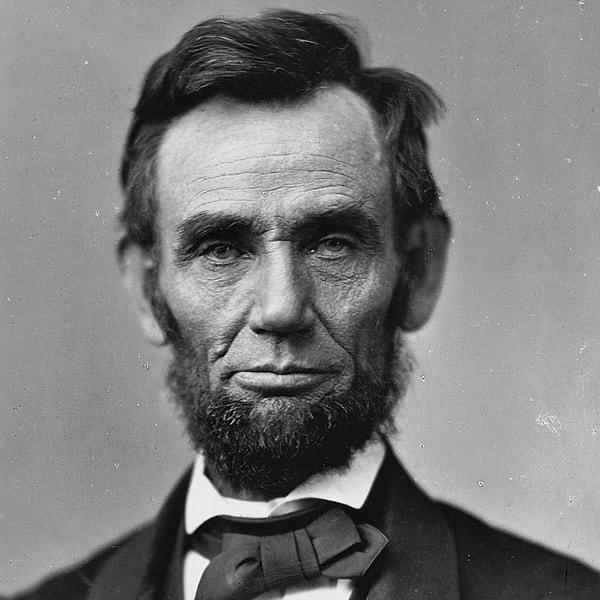 Dolandırıcılar konusunda uzmanlaşmış olan P. T. Barnum, Mumler'ın insanları nasıl kandırdığını kanıtlamak için kendisinin bir fotoğrafına Abraham Lincoln'ün fotoğrafını ekledi.