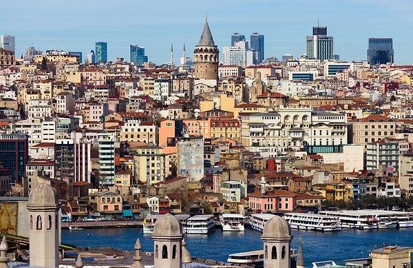 15 milyondan fazla nüfusa ev sahipliği yapan İstanbul tüm dünyanın en kalabalık şehirleri arasında, hatta Çin ve Hindistan'ın bazı büyük şehirlerinden bile kalabalık!