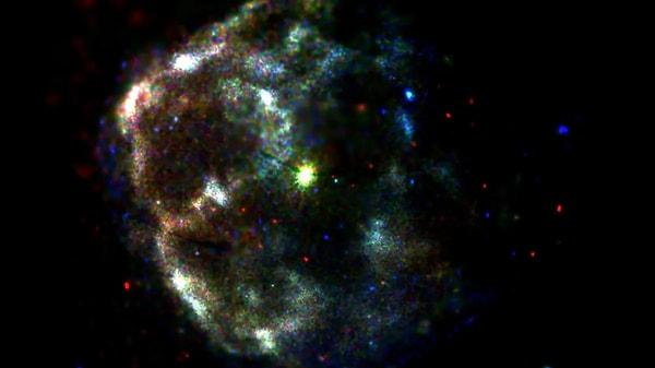 Güneşimizin sadece 0,77 katı olan tahmini kütlesi ile bu yıldız, şimdiye kadarki en hafif nötron yıldızı olabilir.