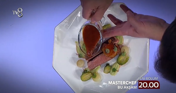 Hatanın yer olmadığı oyunda herkes Brüksel Lahana ile şeflere bir yemek sundu. Bakalım Masterchef Türkiye'ye bu akşam kim veda edecek?