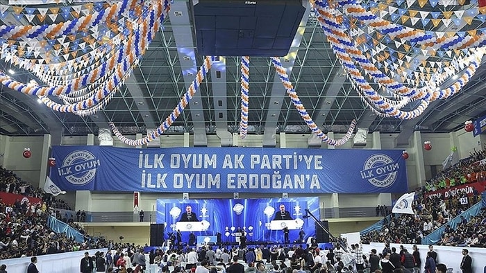 Öğrenciler 'Teknoloji' Etkinliği Diye AK Parti Programına Götürüldü