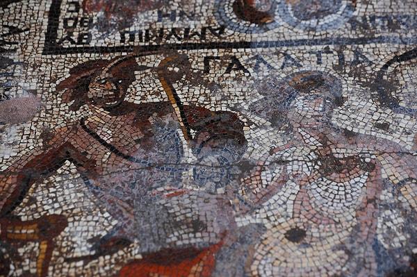 2. Troya Savaşı'nı Betimleyen ve Nadir Bulunan Bir Mozaik Suriye'de Ortaya Çıkartıldı.