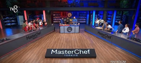 MasterChef Türkiye'nin dün akşam yayınlanan bölümünde haftanın ilk takımı oyunu gerçekleşti. Jüriler, yarışmacılardan İtalyan lezzetlerini yapmalarını istedi.