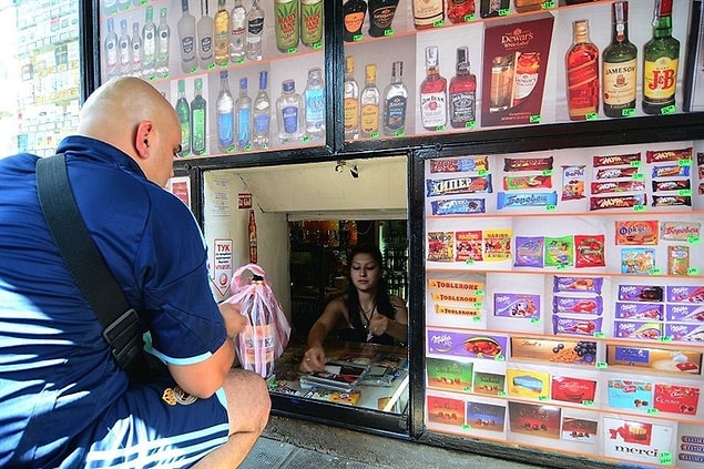 Ces boutiques de clics sont aussi banales qu'un kiosque à journaux.