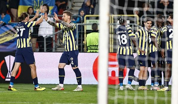 UEFA Avrupa Ligi B Grubu'ndaki son maçında Dinamo Kiev ile karşılaşan Fenerbahçe, rakibini 2-0 mağlup etti ve gruptan lider olarak çıktı.