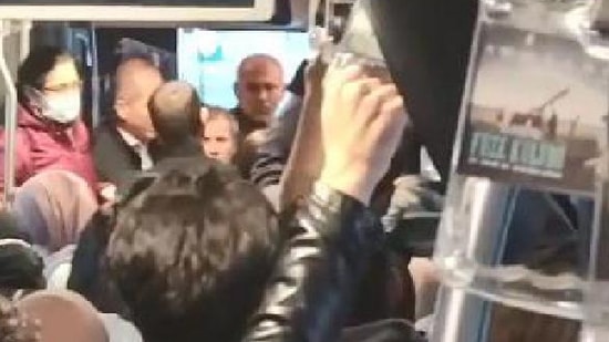 Metrobüste Tacizciye Dayak: 52 Yaşındaki Şüpheli Gözaltına Alındı