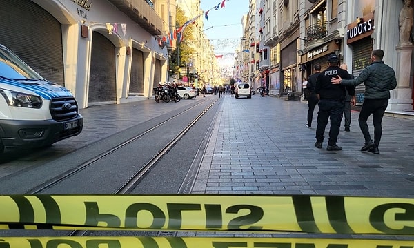 İstanbul, Beyoğlu'nun en işlek bölgesi İstiklal Caddesi'nde bu akşam meydana gelen patlamada 6 vatandaşımızın hayatını kaybettiği, 52 kişinin yaralandığı açıklandı.