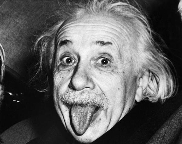 Einstein ve Hawking'in IQ'sunun 160 olduğu düşünülüyor.