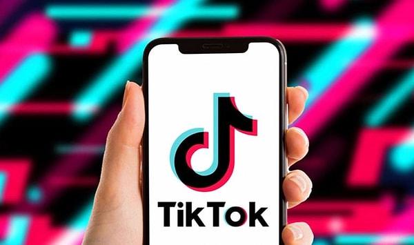 Ayrıca şunu belirtmekte fayda var, TikTok gönderilen tüm hediyelerin fiyatları üzerinden %60 komisyon alıyor. Yani 400 bin dolar kazanan kullanıcı en az 500 bin dolar da TikTok'a kazandırıyor.