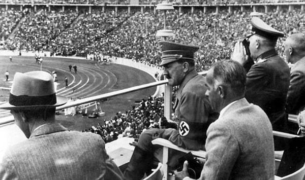 1936’da Nazi Olimpiyatları Berlin’de yapıldı. Fakat burada yapılmak istenen şeyin sportswashing olduğunu söyleyemeyiz. İmaj tazelemek yerine daha çok en iyi propagandayı yapmak için tasarlanmıştı.