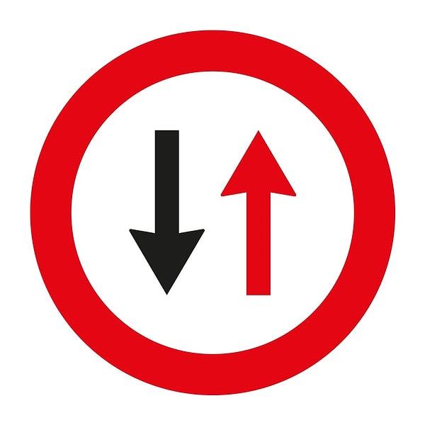 9. Görseldeki trafik işaretinin anlamı nedir?