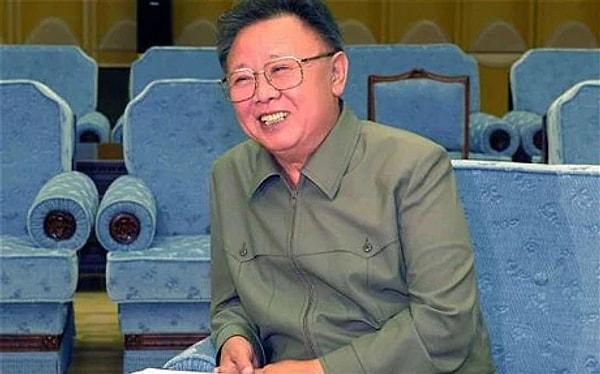 Bugünün Kuzey Kore lideri Kim Jong-Un'un babası Kim Jong-il, ülkede komünist sistemi geliştiren ve ilerleten bir lider olarak görülüyordu.