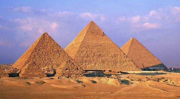 4. İlk piramitler, mamutların nesli tükenmeden önce inşa edildi.