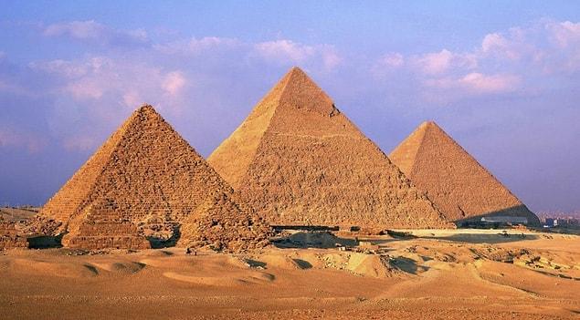 4. Le prime piramidi furono costruite prima dell'estinzione dei mammut.