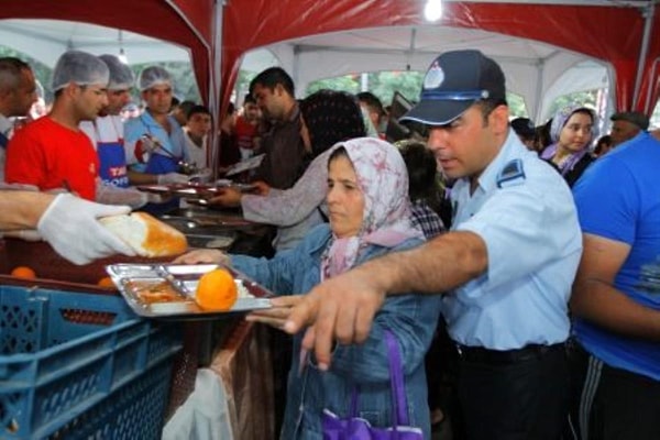 Canımı sıkar ama görmezden gelirim.