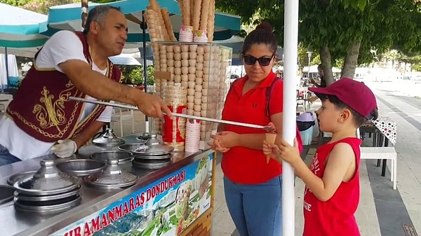 Tüm çocuklara dondurma alırım.