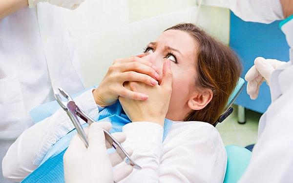 Kan korkusu olan kişilerde doktor ve diş hekimine gitme bunların yanı sıra iğne korkusu sıklıkla görülür.