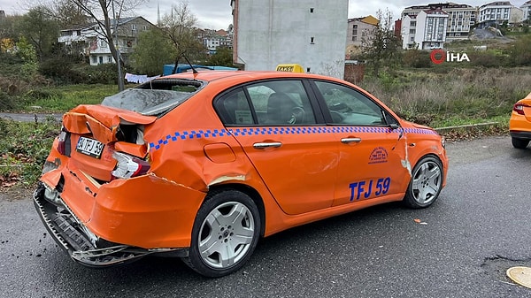 Araçtan inen servis şoförleri taksiyi de kullanılamaz hale getirdi.