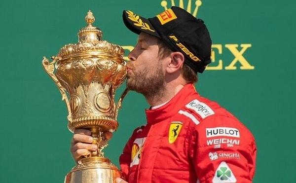 Ferrari kariyeri pek başarılı gitmese de Sebastian Vettel kırmızılarla birlikte olduğu için çok mutluydu. 2018 sezonunda 311 puanla 2. olarak Ferrari'ye en azından ikinciliği armağan etmişti.