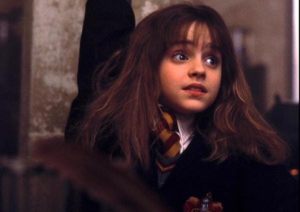 4. Emma Watson'ın Hermione karakteri için fazla güzel olduğu düşünülmüş ama kızımız rolü bir şekilde kapmış!