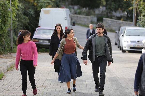 Senaryosunu Ayla Hacıoğulları ve Vilmer Özçınar'ın üstlendiği dram dizisi Yürek Çıkmazı dün akşam dördüncü bölümüyle ekranlara geldi.