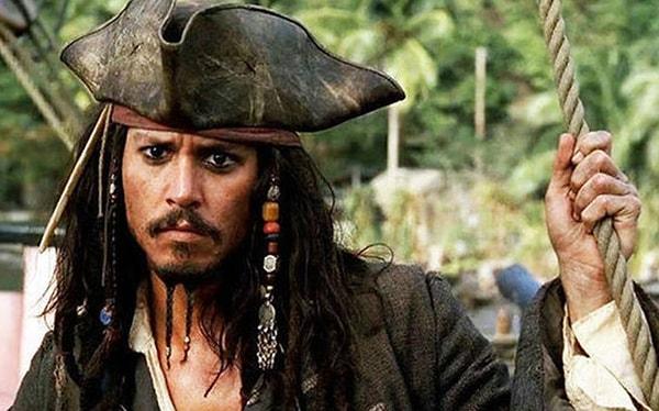 Gelin görün ki sular durulduktan sonra iddiaların boyutu değişti! Deli korsanımız Jack Sparrow'un hikayesi altıncı filmle devam edecek. Çekimler ise Şubat 2023 gibi Birleşik Krallık'ta yapılmaya başlanacak, yani söylentilere göre.