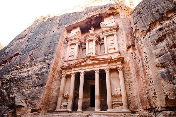12. Petra Antik Kenti hangi ülkenin sınırları içerisinde yer alır?