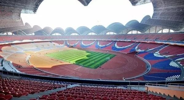 3. Pyongyang'da (Kuzey Kore'nin başkenti) bulunan stadyum dünyanın en büyük stadyumudur.