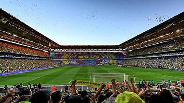 Haberin duyulmasının ardından, ünlü isimler de dahil olmak üzere pek çok Fenerbahçe taraftarı sosyal medya üzerinden bu teklifi büyük bir coşkuyla karşıladı.