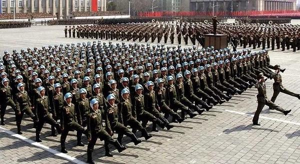 8. Dünyanın en büyük dördüncü ordusuna sahip!
