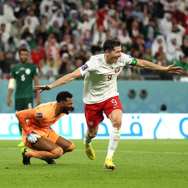 Arjantin'i yenerek adından bahsettiren Suudi Arabistan'ın rakibi Polonya'ydı. Lewandowski kariyerinde ilk kez Dünya Kupası'nda gol attı. Zielinski ve Lewandowski'nin golleriyle Polonya, Suudi Arabistan'ı devirerek 3 puanı aldı.