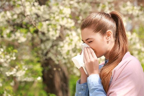 Mevsim alerjisi, polen alerjisi ya da halk arasıyla bilinen adıyla 'saman nezlesi' son dönemlerde hızla artmaya başladı.