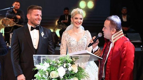 Uzun süredir birlikte olduğu Şeker ile geçen haftalarda yapılan nişanın ardından Kapadokya’da düğün yaptılar.