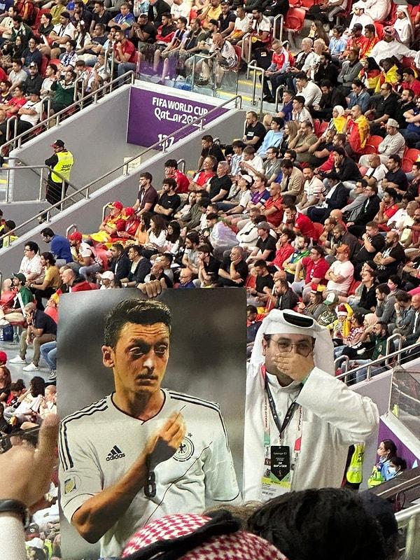 İspanya - Almanya Maçına Mesut Özil protestoları damga vurdu