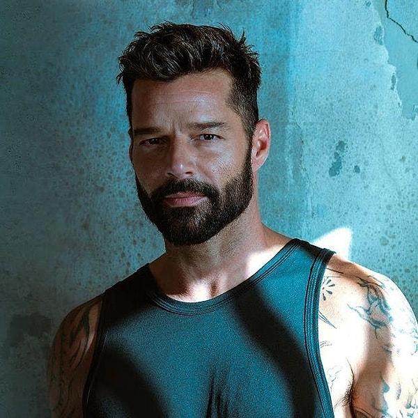 9. Dünyaca ünlü şarkıcı Ricky Martin ise sıradan bir açıklama yapmakla kalmadı, yatakta partnerinin üzerine idrarını yapmayı sevdiğini söyledi…