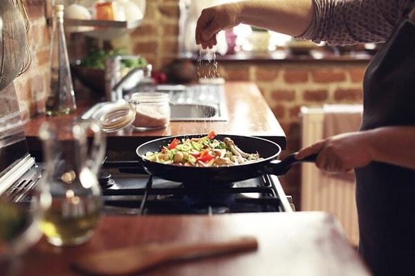 4. Rüyada Mutfakta Yemek Yapmak Ne Anlama Gelir?