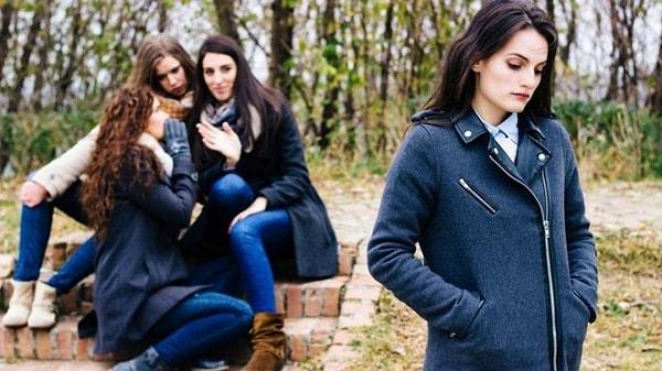 Sosyal fobi başka psikolojik rahatsızlıkların ortaya çıkmasına neden olur mu?