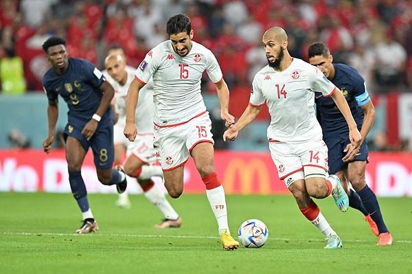 İlk iki maçını kayıpsız geçen Fransa, Tunus karşılaşmasına rotasyonlu bir kadroyla çıktı. İlk yarısı 0-0 sona eren mücadelede