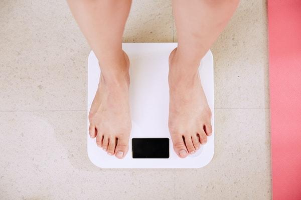 Yaşam tarzınızda bazı değişiklikler yaparak kilo verme sürecini hızlandırabilirsiniz.