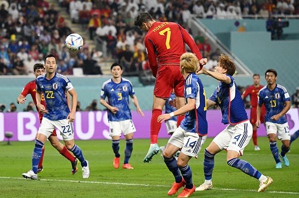 Saat 22.00'da oynanan E Grubu karşılaşmasında Japonya ile İspanya kozlarını paylaştı. İlk yarıda İspanya adına Morata durumu 1-0'a getirdi ve ilk yarı bu skorla sona erdi.