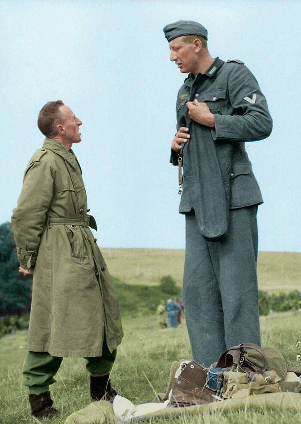 11. 221 cm boyunda en uzun Nazi askeri Jakob Nacken ve Kanadalı Onbaşı Bob Roberts - 1944: