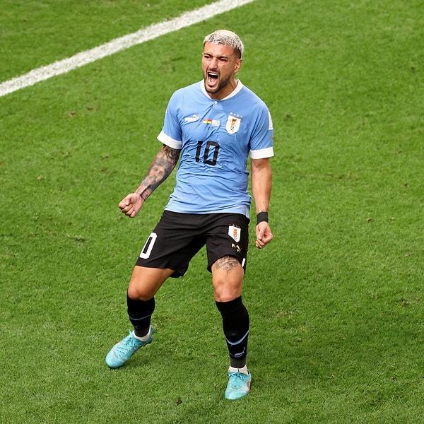 Kaçan penaltının ardından kontrol Uruguay'a geçti. 26 ve 32. dakikalarda Giorgian De Arrascaeta fileleri havalandırarak Güney Amerika temsilcisini 2-0 öne geçirdi ve ilk yarı bu skorla sona erdi.