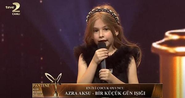 Bir Küçük Gün Işığı dizisinde canlandırdığı Güneş karakteri ile hepimizin yüreğini parçalayan Azra Aksu ise En İyi Çocuk Oyuncu kategorisinde ödül kazandı.