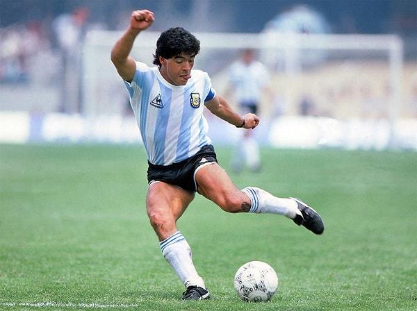 Efsanevi futbolcu Diego Maradona'nın Dünya Kupası maçlarındaki ekürisi kimdi?