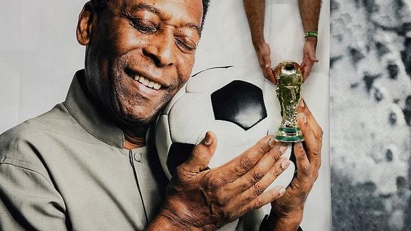 Tüm dünya tarafından tanınan ve sevilen eski Brezilyalı futbolcu Pele, sağlık durumunun kötüleşmesi ile gündeme geldi.
